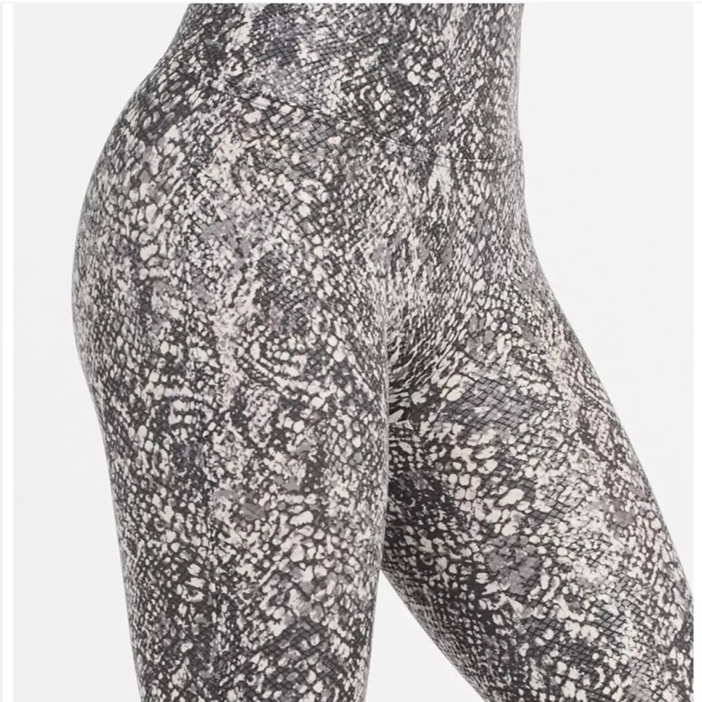 Spanx Faux Leather Snake Shine Leggings Size Small Shapewear Appear New 8866 - Picture 7 of 14